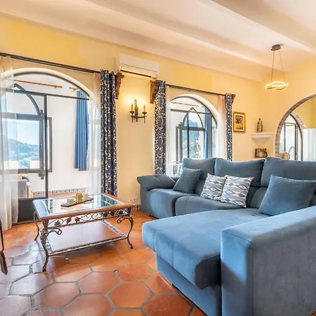 Petit Palau Apartment
